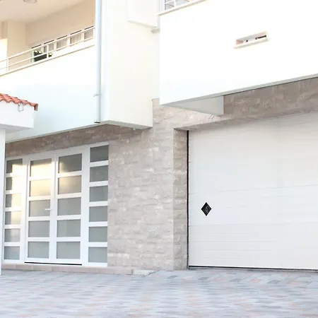 Apartamento Laurus Kožino
