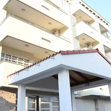 Apartamento Laurus Kožino