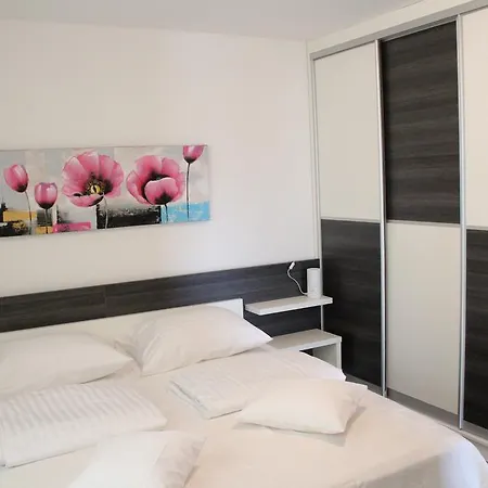 劳勒斯别墅公寓 Kožino