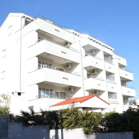 Apartment Laurus Kožino