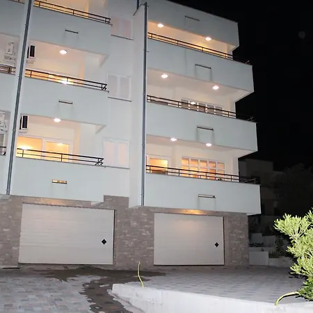 劳勒斯别墅公寓 Kožino