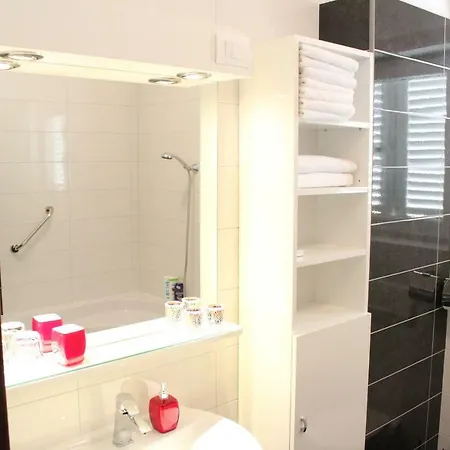 Laurus Apartment