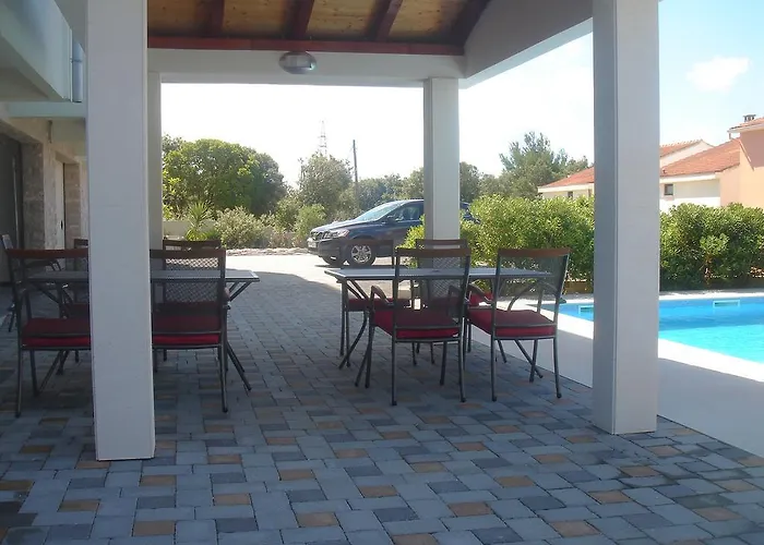 Daire Laurus *